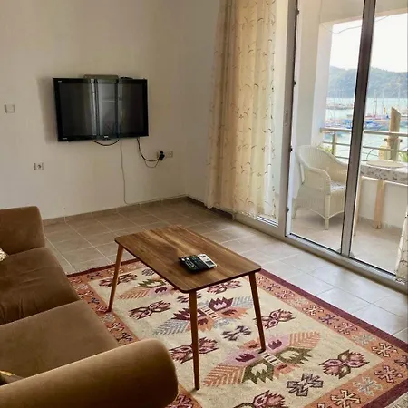 Apartment Harbour View 3 *